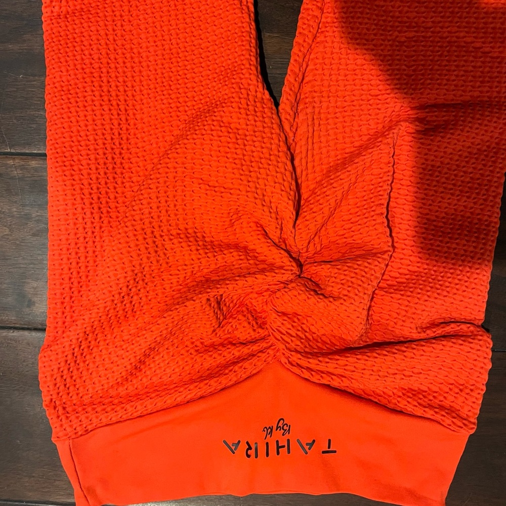 Tahira scrunch butt red leggings Medium
